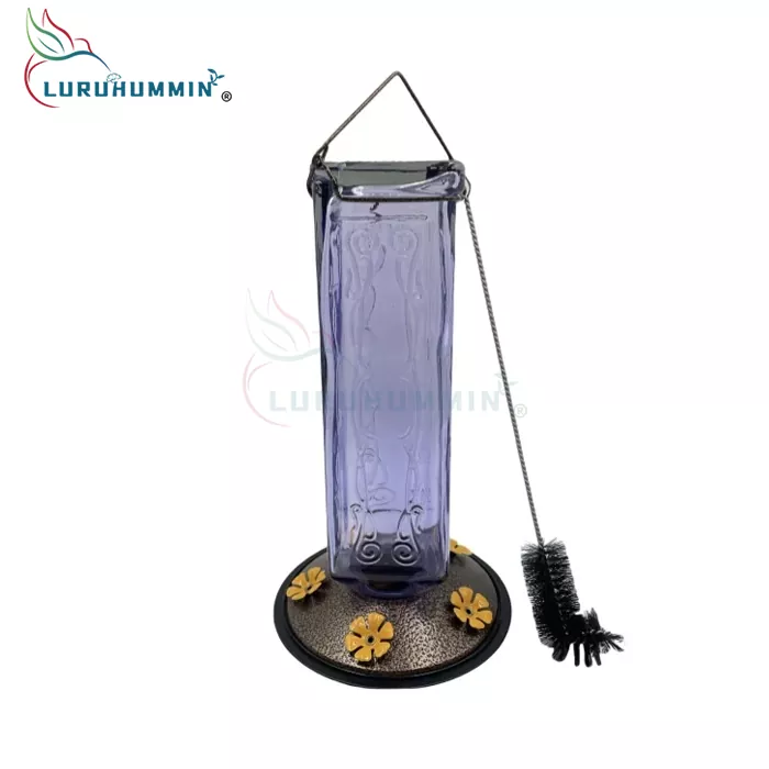 Waarom zou u een geblazen glazen vogelvoeder kiezen voor uw balkon of tuin?